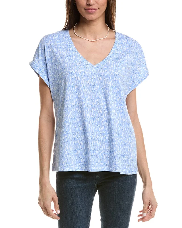 Fashionable Women's Outfit Tommy Bahama Kauai Chic Cheetah V-Neck T-Shirt