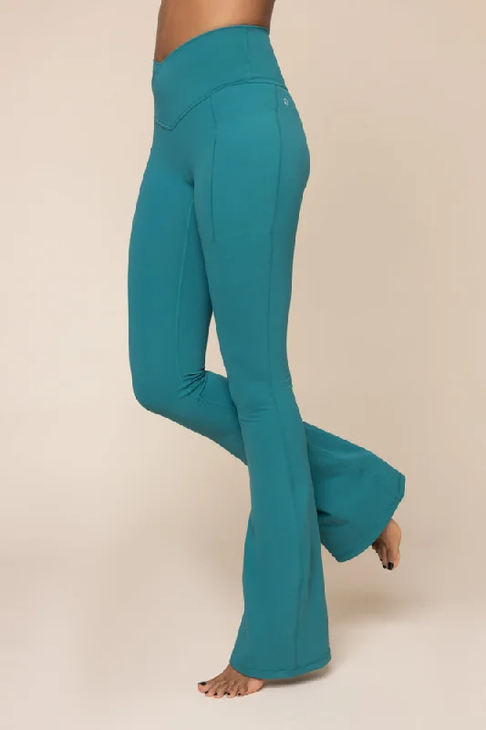 Women's Evening Garments Crisscross Hourglass® Flared Leggings with Pockets - Emerald