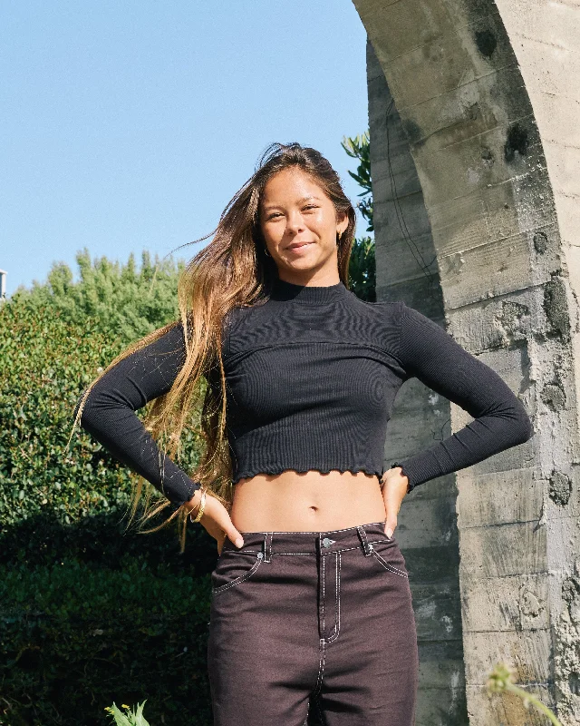 Shop The Hottest Deals Saved Long Sleeve Long Sleeve Crop Top - Black