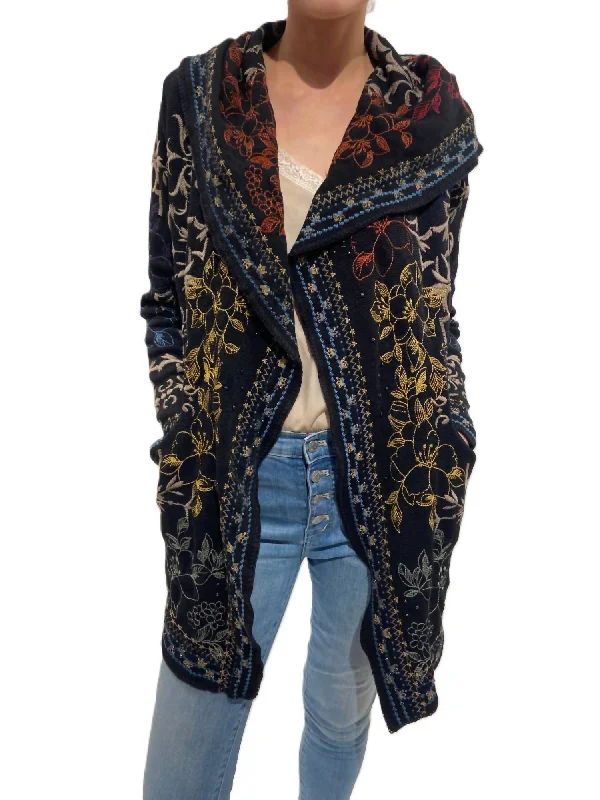 Comfort Meets Fashion Abbey Short Hoodie In Black
