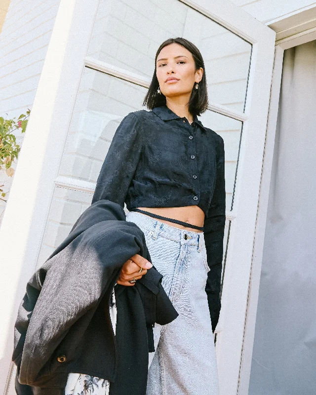 Urban Fashion Invisible Man Long Sleeve Crop Top - Black