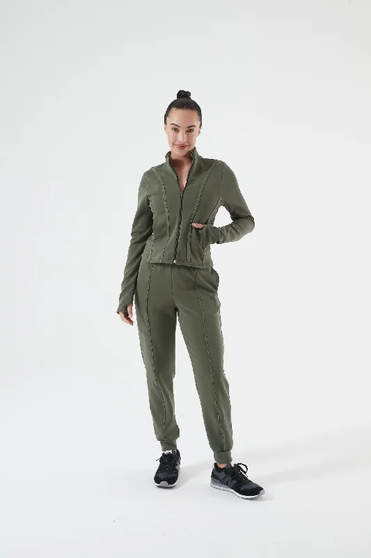 Weekend-Only Price Drops Sleek Pullover