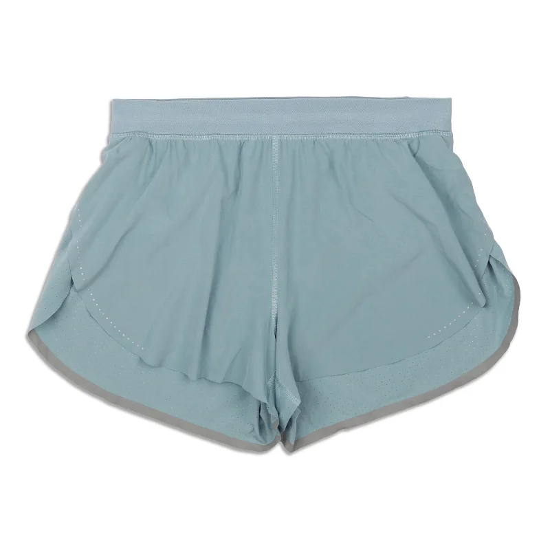 Clothes Of Woman Find Your Pace Short - Resale