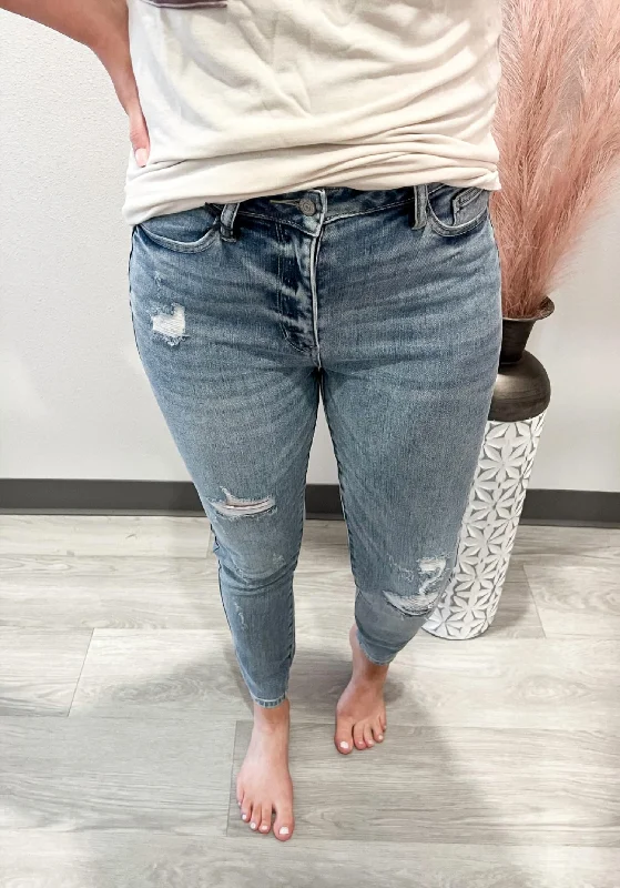 Vibrant Femme Fashion Hi-Rise Minimal Distressed Skinny Jeans In Light Wash