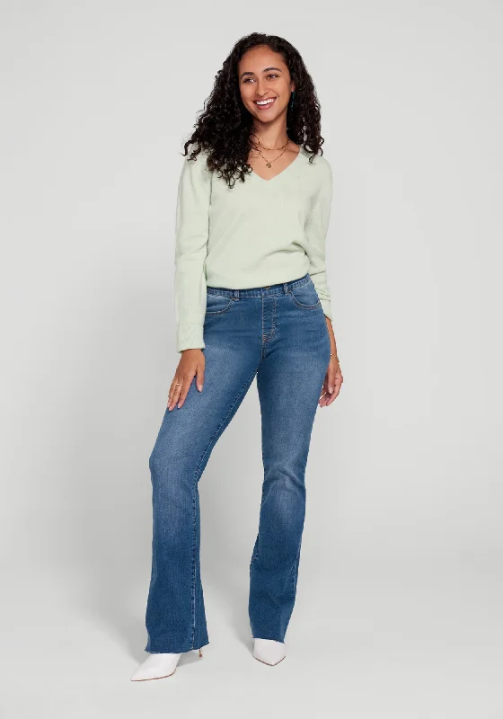 Women's Romantic Outfit Signature Mid-Rise Denim | Bootcut (Alamo Wash)