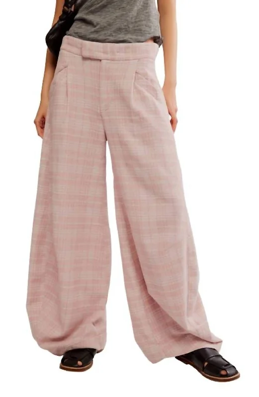 Women's Clothes And Garments Tegan Barrel Trouser In Pale Mauve