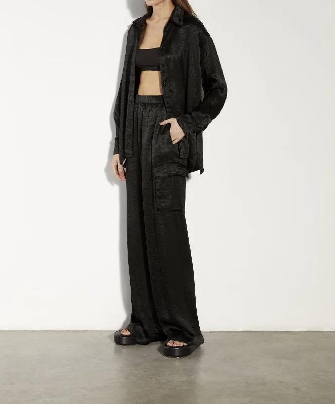 Women's Sports Apparel Textured Satin Cargo Pant In Black